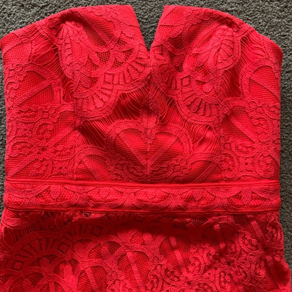 Strapless, lace bodycon dress - Picture 9 of 11